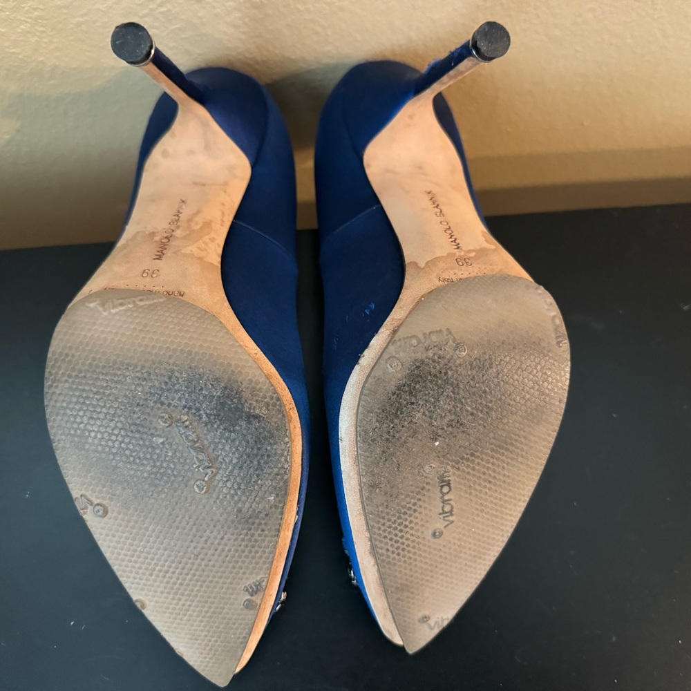 Manolo Blahnik Blue Satin Pumps size 39 - Picture 4 of 8